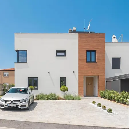Ferienhaus Lovely In With Outdoor Swimming Pool *