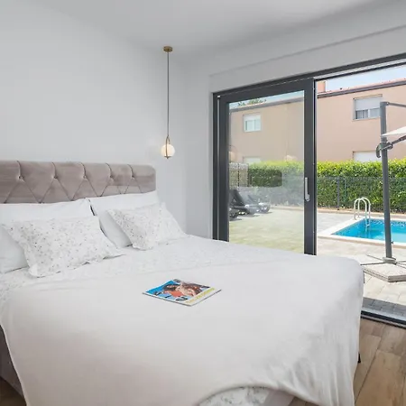 Lovely In With Outdoor Swimming Pool Casa vacanze *
