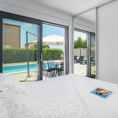 Casa vacanze Lovely In With Outdoor Swimming Pool *