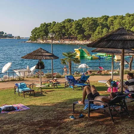 Lovely In With Outdoor Swimming Pool Casa vacanze Radmani